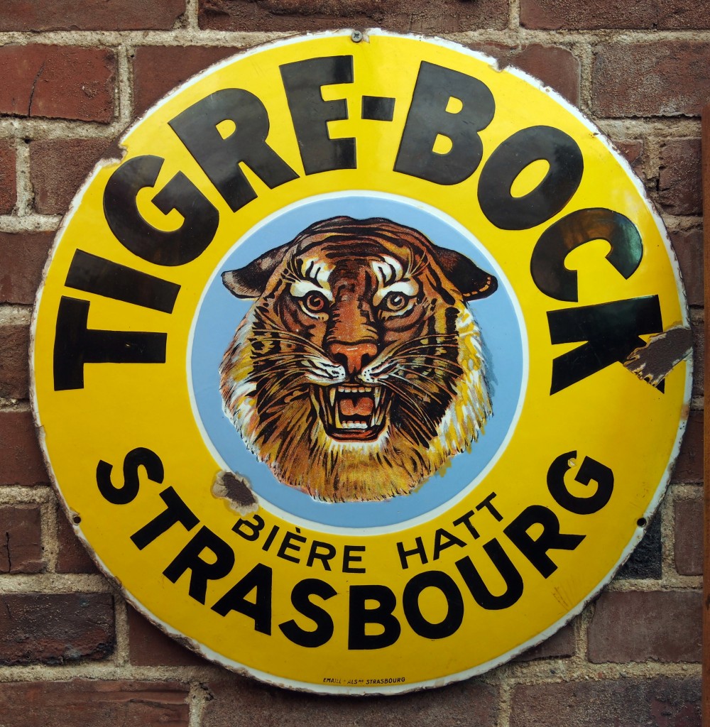 Tigre-Bock,_Bière_Hatt,_Strasbourg_enamel_advertising_sign